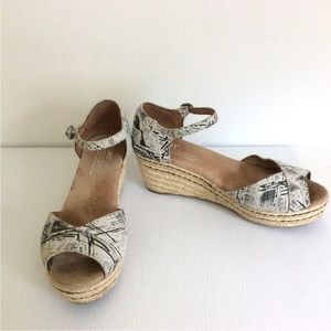 TOMS Women's Grey Black Open Toe Wedge Sandals Shoes Espadrille Size 7